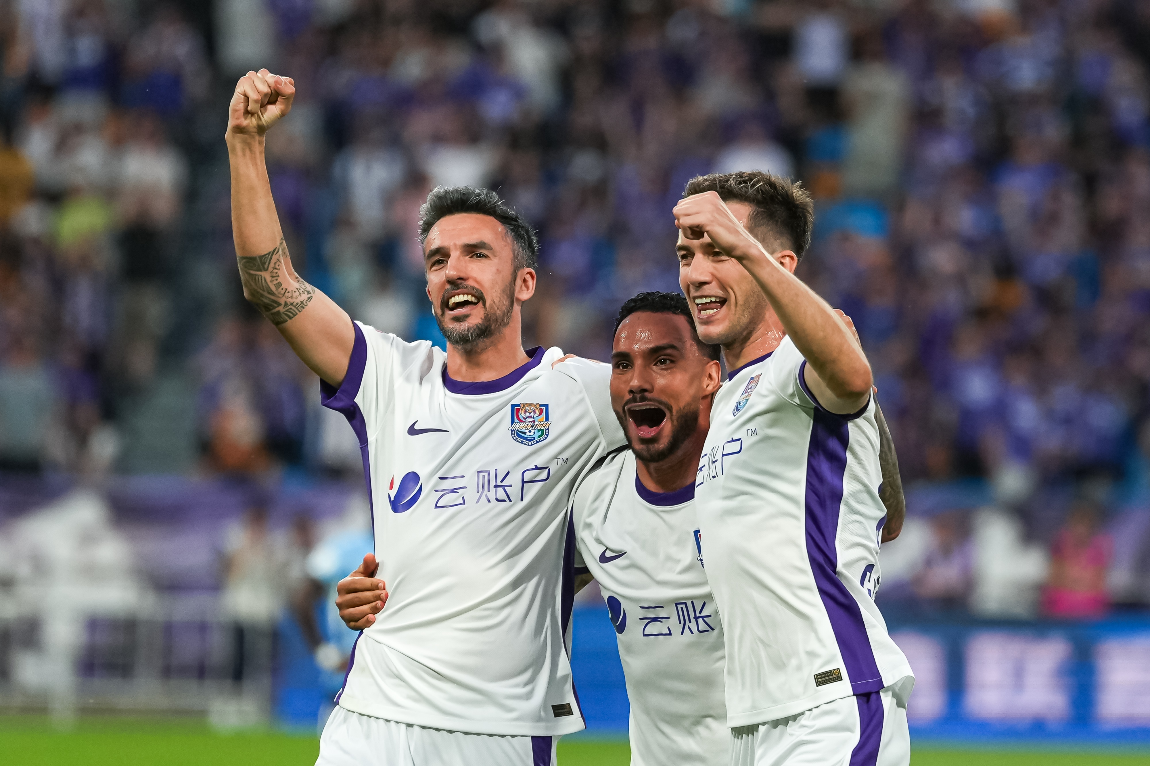 津门虎3-0破运动战球荒 于根伟停赛期首胜摆脱垫底