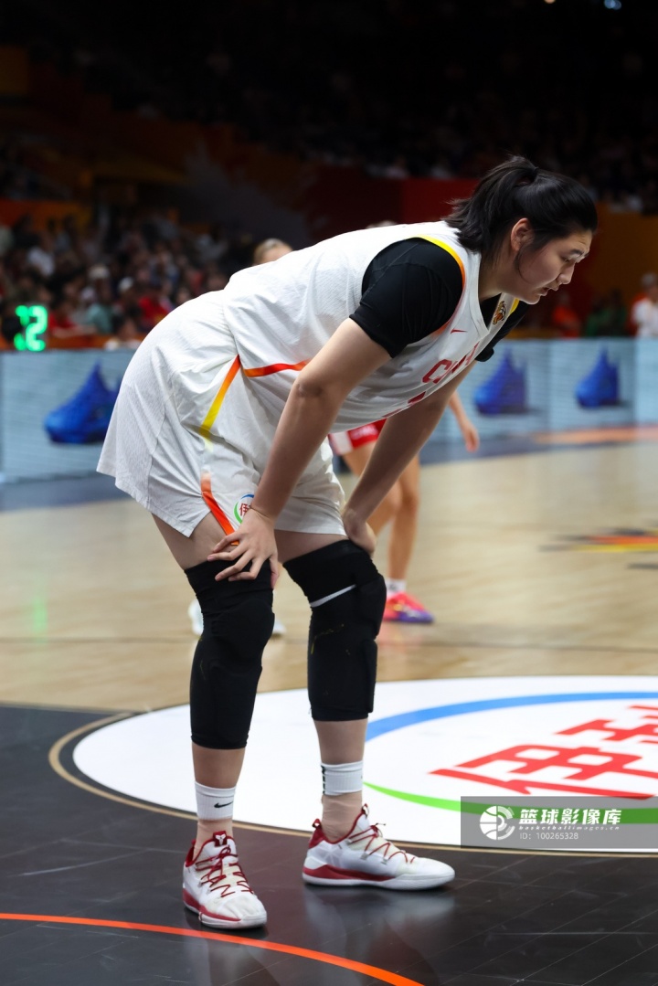 杨毅:昨天张子宇“三楼战术”走步 也是因为右腿受伤蹬不上