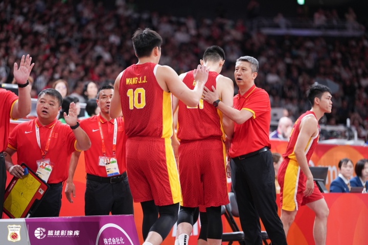 解说：派什么级别球队去参赛 并不是中国篮协能够单方面决定的