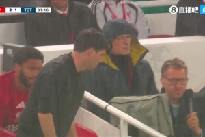 [禁区手球] 伊萨克射门击中阿达拉比奥尤手臂！主裁没表示伊劳拉抗议染黄！